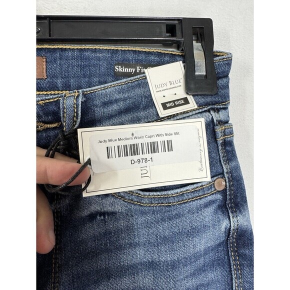 Judy Blue Skinny Fit Capri Women’s 1/25 Blue Denim Jeans Mid Rise Side Slit NEW - Picture 4 of 12